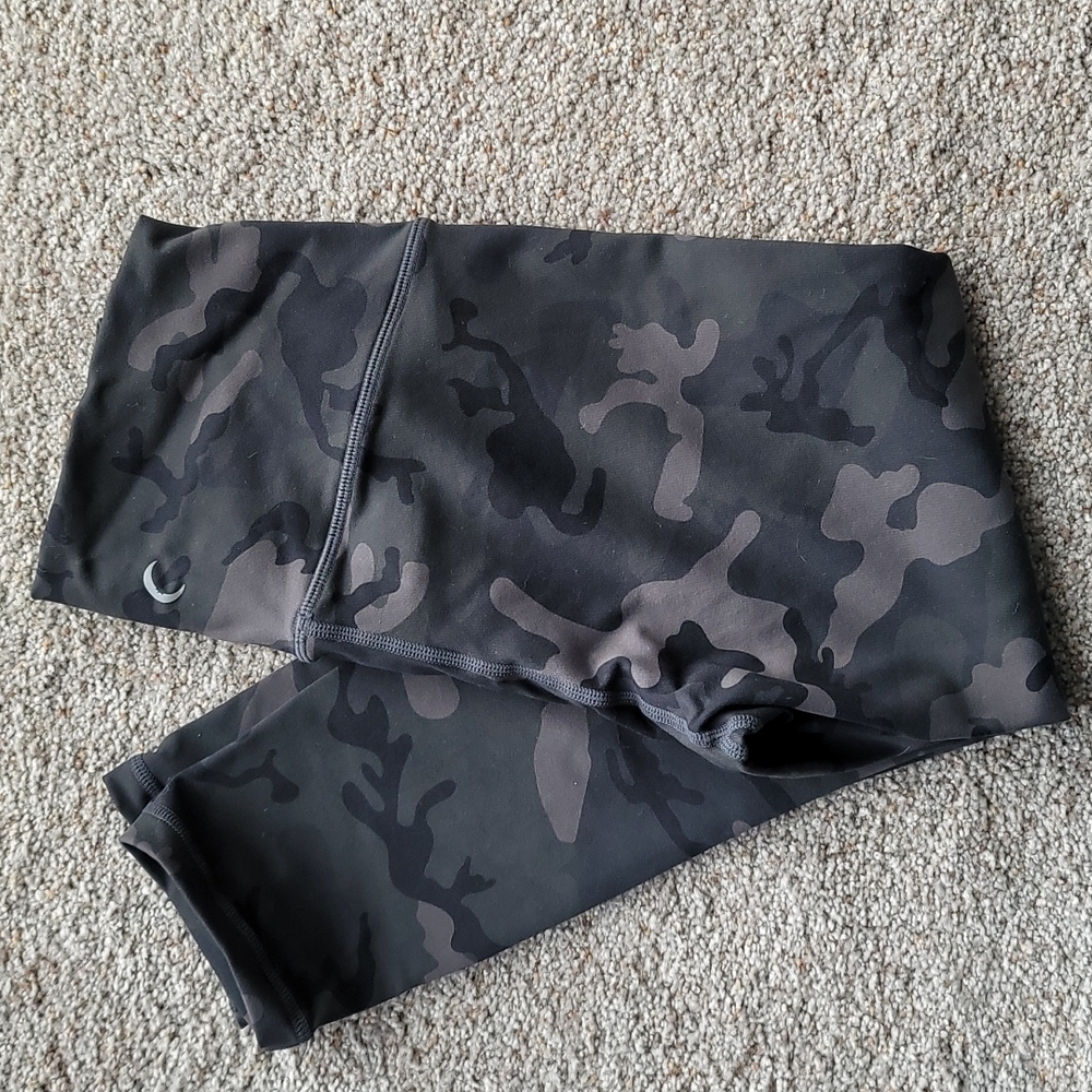 Bnw/Ot Zyia Forest Camo Luxe Capri Gem